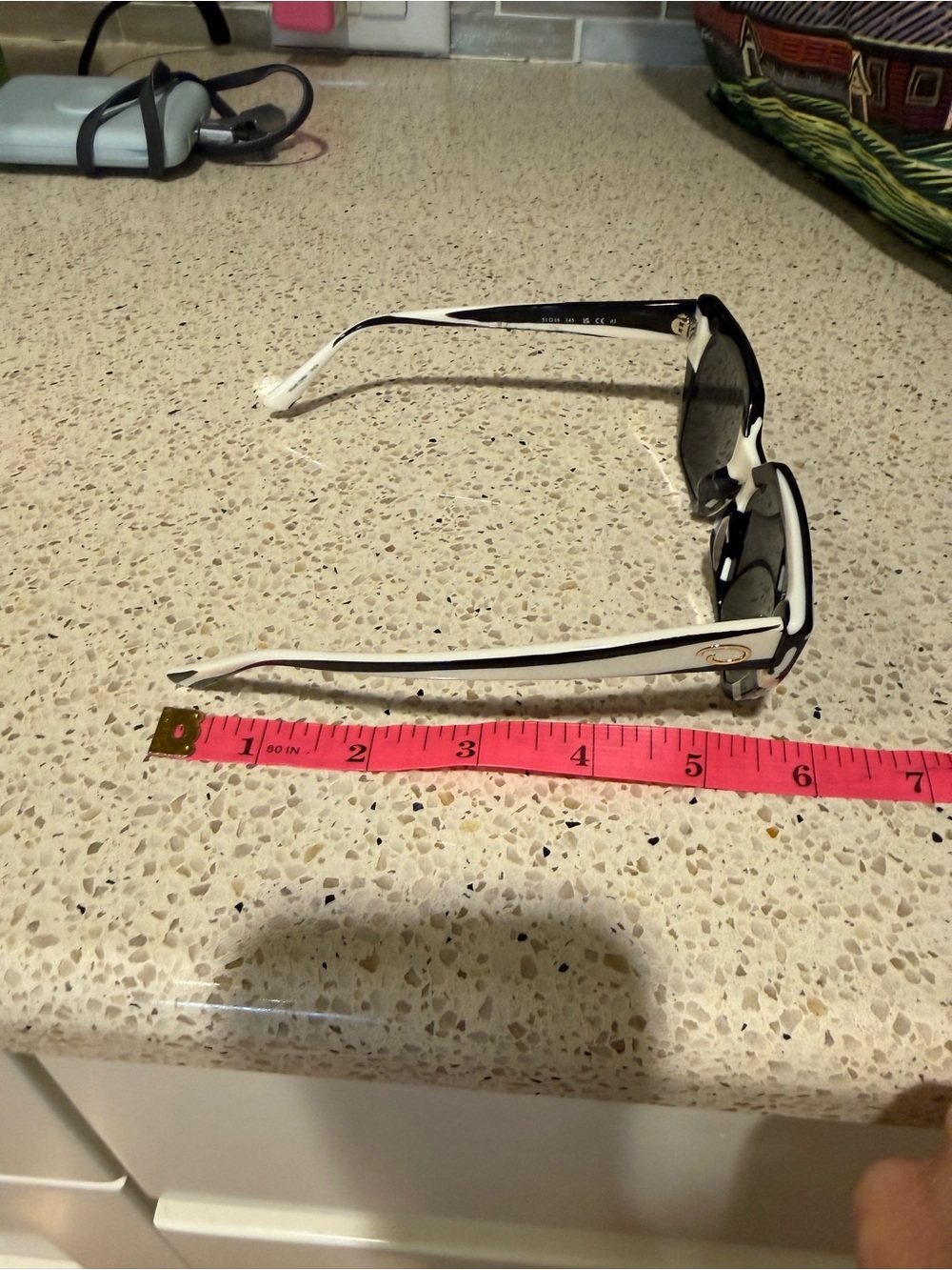 Oscar De La Renta Sunglasses - Picture 7 of 7